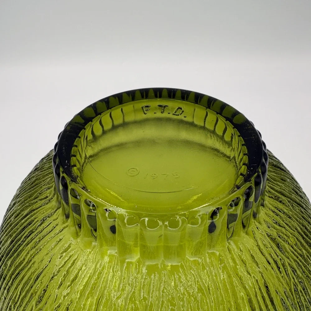 FTD Glass Bowl Unisex 6.5in Green Excellent 1975 Vintage Bark Textured MCM